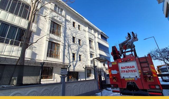 Buz Sarkıtları Batman İtfaiyesi Tarafından Tek Tek Temizleniyor