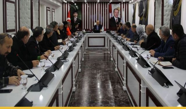 Çığ Riskinden Okul Yollarına: Vali Canalp Kış Planını Açıkladı!