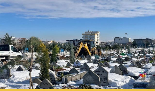Maneviyata Kar Engeli Yok: Batman’da Ekiplerin Yoğun Mezarlık Mesaisi