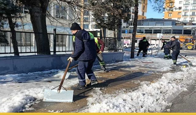 On Dokuz Yılın En Sert Kışı: Batman’da Yayalar İçin Buzlanma Kalkanı