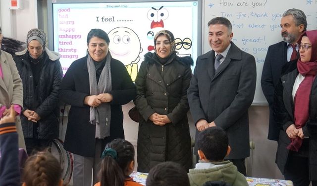 Batman'da Akademisyen ve Öğrenci Buluşmaları Köy Okullarına Taşındı