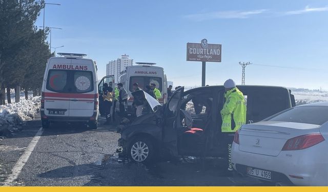 Diyarbakır’da Kontrolden Çıkan Araç Karşı Şeride Uçtu, 12 Yaralı