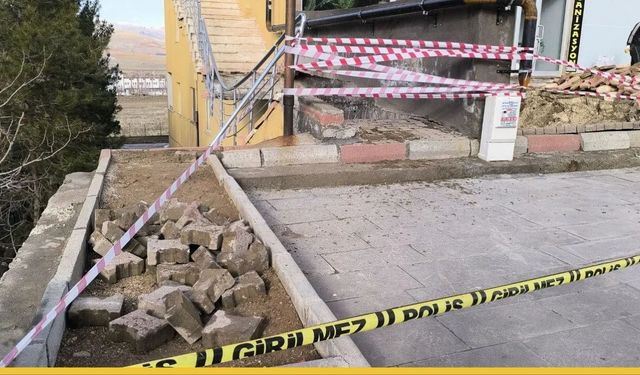 Gercüş’te Saniyelerle Gelen Mucize: Giriş Merdiveni Bir Anda Yok Oldu