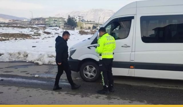 Kozluk’ta Öğrenci Yolculuklarına Sıkı Takip: Servisler Mercek Altında