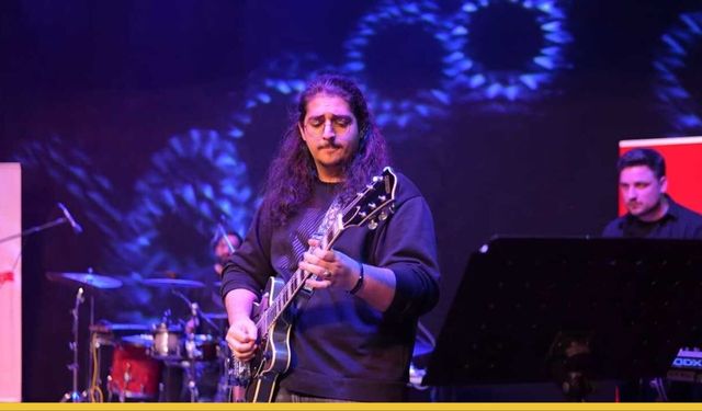 Batman’da İki Çınar Tek Ses: Barış Manço Ve Cem Karaca Şarkılarıyla Ölümsüzleşti