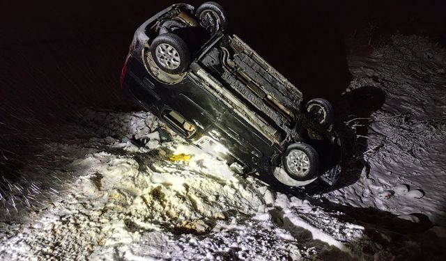 Mardin’de Hafif Ticari Araç Devrildi: 5 Yaralı