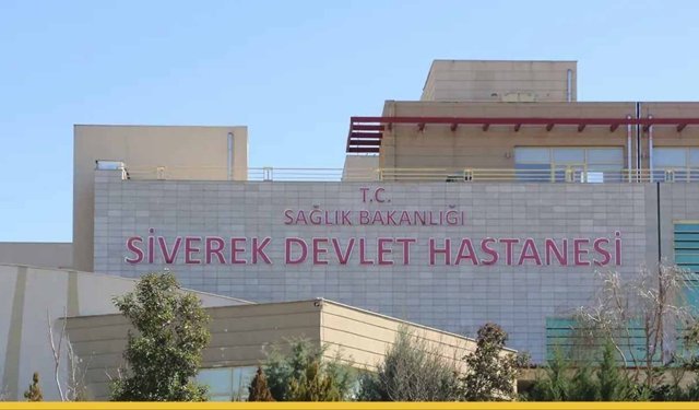Siverek’te Poliklinik Önünde "Cuma" Gerginliği: Doktor Odası Boşalınca Tansiyon Yükseldi!