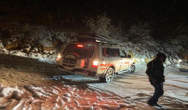 Sason'da Karlı Yollar Aşıldı, Hasta Kurtarıldı
