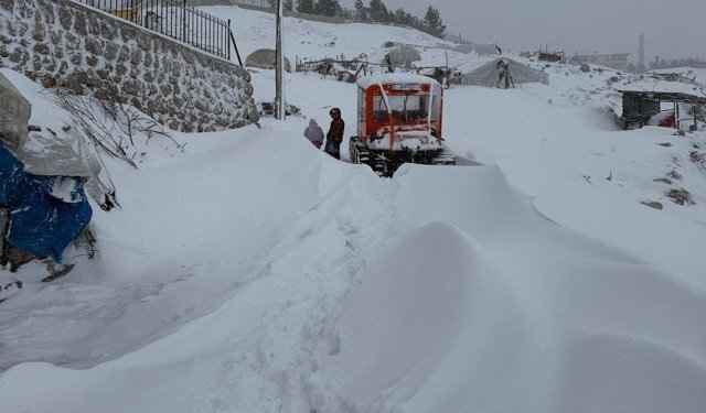 Şırnak'ta Karlar Arasında Zamana Karşı Yarış: Havvanur İçin Seferberlik