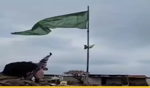 Suriye’de Kartlar Yeniden Dağıtılıyor: Sözde Bayrak Tek Kurşunla Yere İndi!