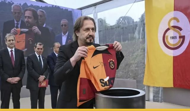 Kadıköy’de Kupa Kaldıran El Vedasını Verdi: Ayhan Akman Galatasaray’a Veda Etti
