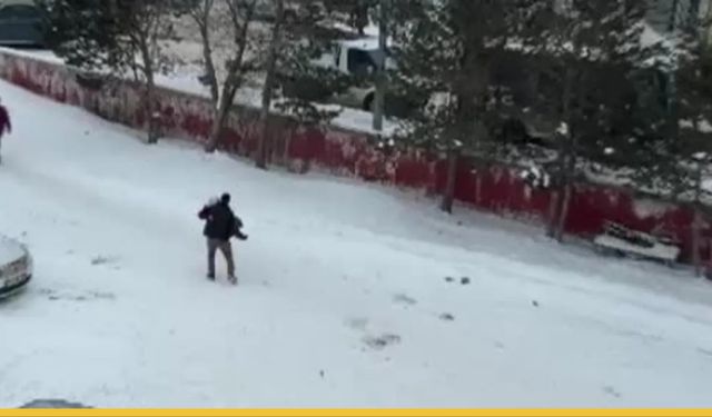 Kars’ta Evlat Vefası: Hasta Annesini Kucağında Taşıyan Oğlu Kalpleri Isıttı