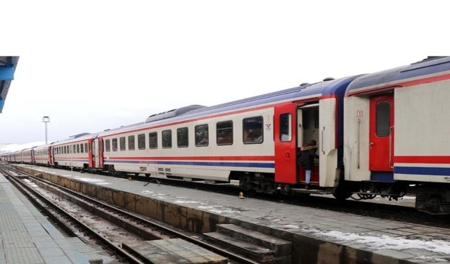 Diyarbakır'da Trenin Çarptığı Yaya Kurtarılamadı