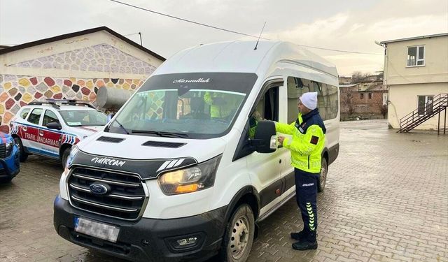 Batman’da Okul Servislerine Sıkı Markaj: Jandarma Ekipleri Tek Tek Kontrol Etti