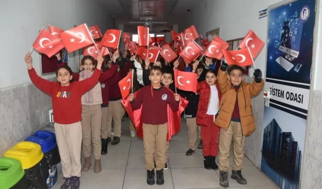 Sason’da İstiklal Coşkusu: Yarıyıl Sonrası İlk Ders "Bayrak Sevgisi" Oldu