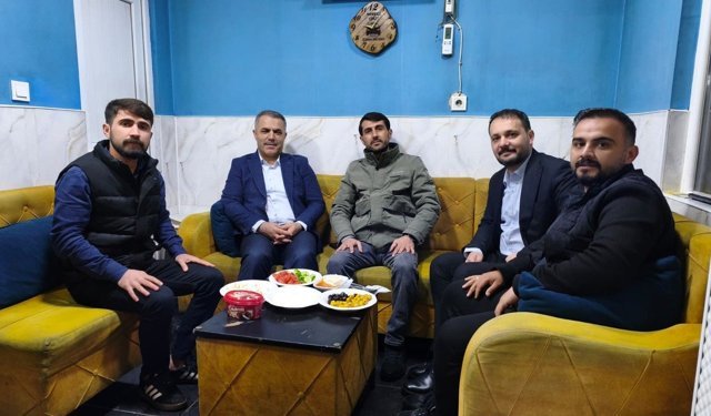 AK Parti Heyetinden Taksici Esnafına Sahur Sürprizi