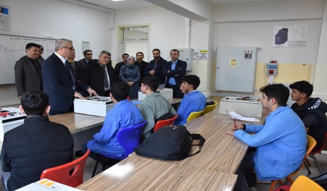 Rehber Öğretmenler Malabadi Meslek Lisesini Gezdi