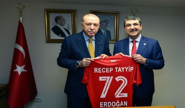 Şampiyonun Forması Cumhurbaşkanı Erdoğan’a Takdim Edildi