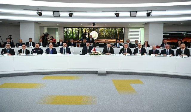 Vali Canalp Ankara’da Yangın Zirvesinde