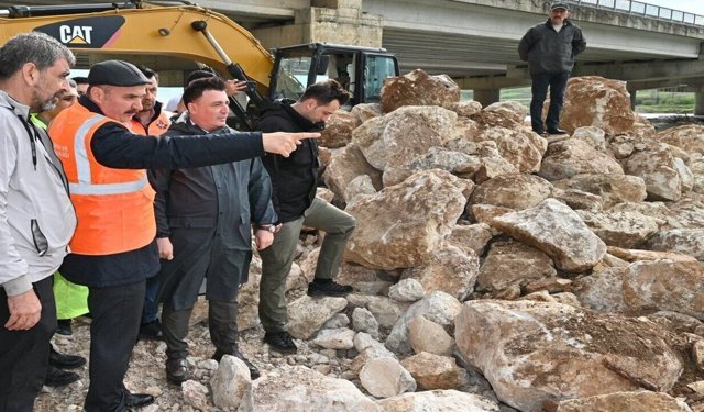 Vali Ekrem Canalp Emekçilerin Bayramını Tebrik Etti
