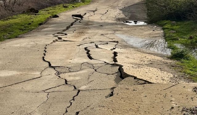 Sason'da Heyelanda Hasar Gören Yollar Yeniden Ulaşıma Açılıyor