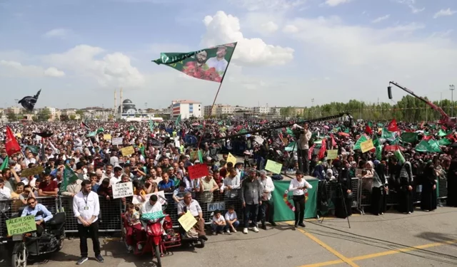 Batman’da Mevlid-i Nebi Coşkusu: On Binler Aynı Meydanda Buluştu