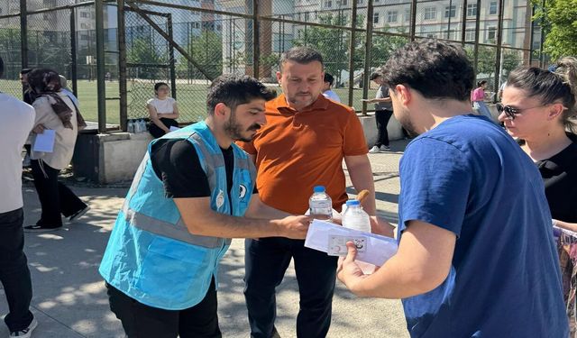 AK Gençlik Batman'dan Sınav Maratonunda Ögrencilere Moral Desteği