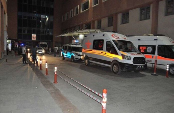 Şarampole Devrilen Otomobilde 3'ü Ağır 4 Kişi Yaralandı