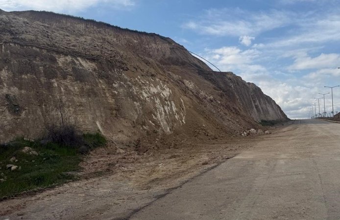 Batman'da Heyelan Nedeniyle kapanan Yol Trafiğe Açıldı