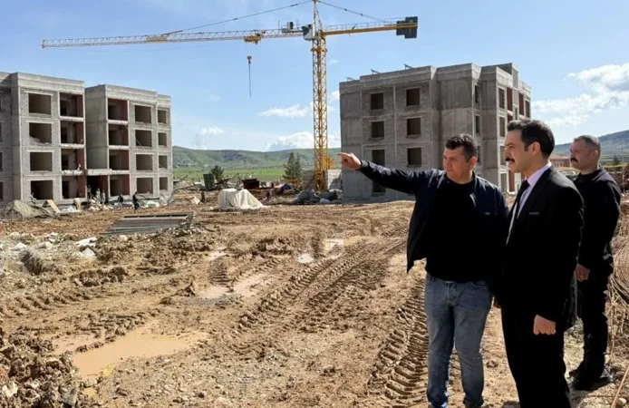 Gercüş Kaymakamı Uzun’dan TOKİ İnşaatına Yerinde Denetim