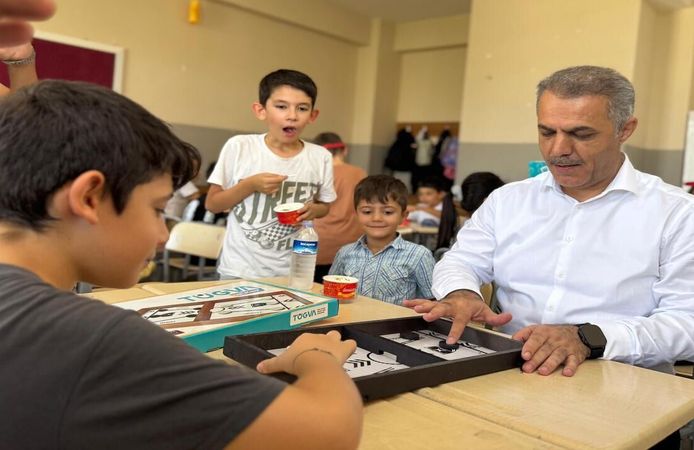 TÜGVA Yaz Okulu Öğrencilerine Dondurma Sürprizi