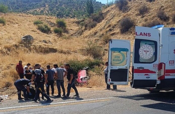 Sason’da Otomobil Şarampole Yuvarlandı: 4 Yaralı, 1'inin Durumu Ağır