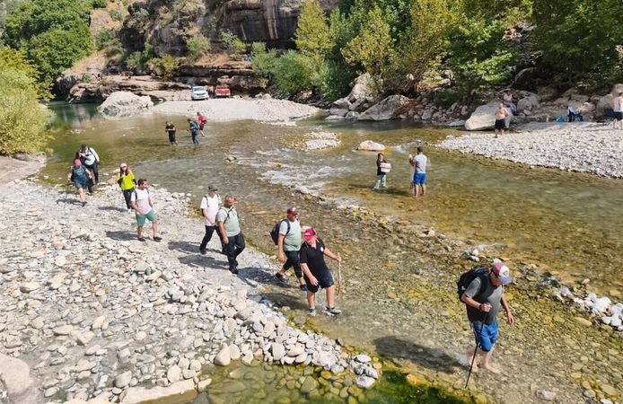 Diyarbakırlı Doğaseverler Zore Kanyonu’nu Keşfetti