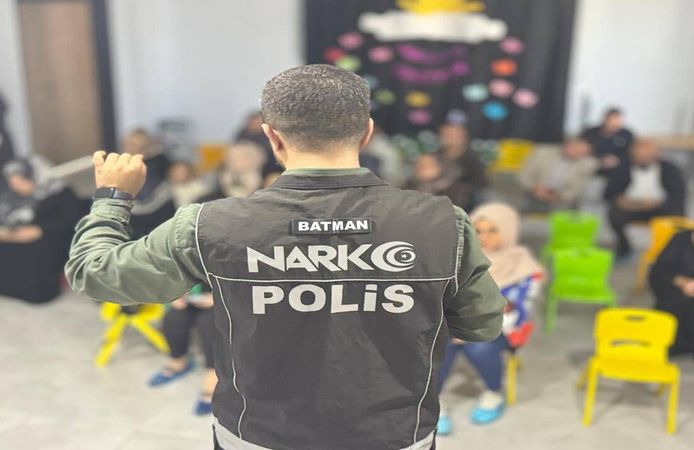 Batman'da Annelere Bağımlılıkla Mücadele Eğitimi