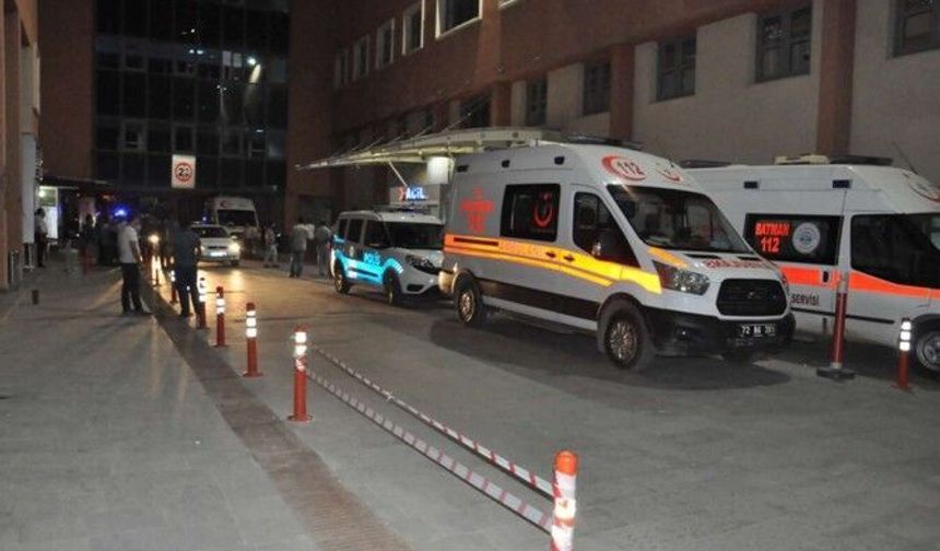 Beşiri’de Korkutan Kaza: 2 Araç Çarpıştı, 8 Yaralı Var