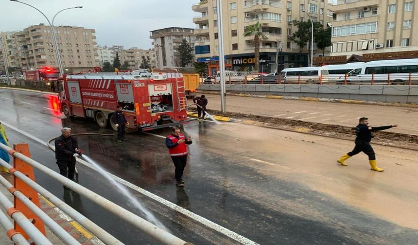 Batman Belediyesi İtfaiye Ekipleri, Şanlıurfa'da Sel Çalışmalarına Katıldı