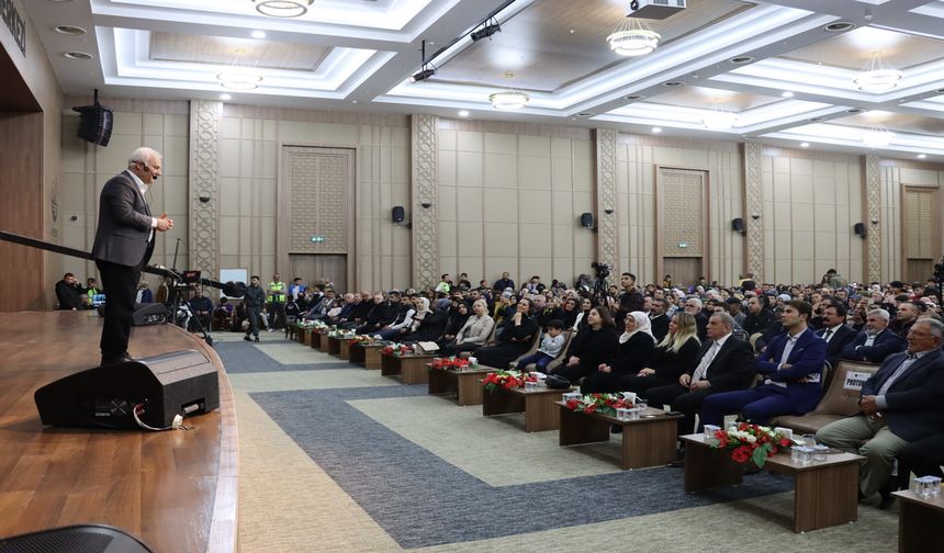 MARDİN - Prof. Dr. Nihat Hatipoğlu konferans verdi