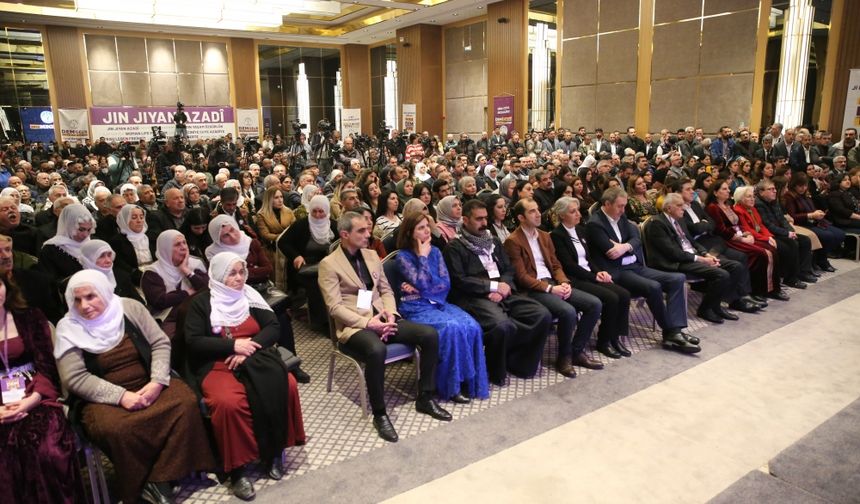 DEM Parti Diyarbakır'da Belediye Başkan Adaylarını Tanıttı