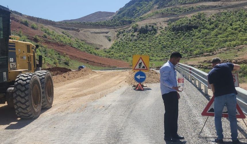 Heyelan nedeniyle kapanan Siirt-Kalender yolu ulaşıma açıldı