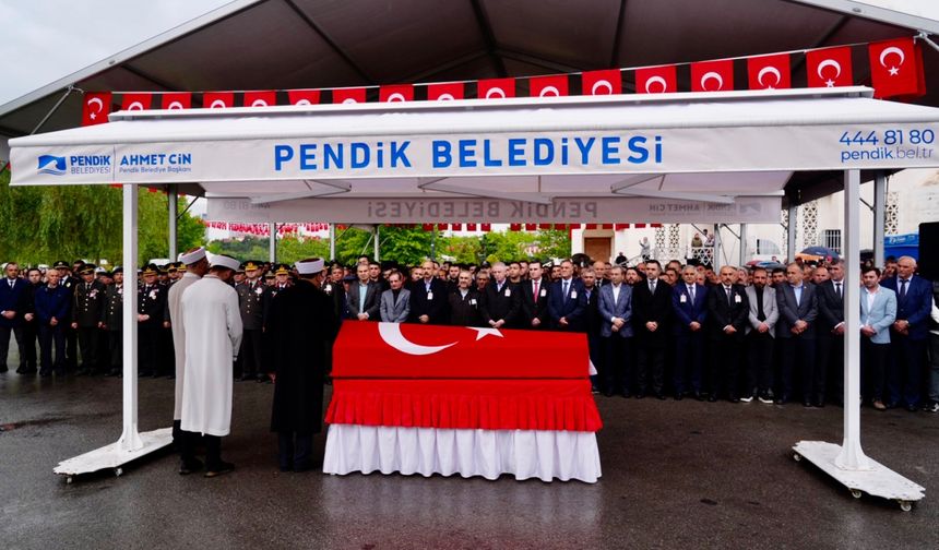 Şehit Komiser Gökhan Özer'in cenazesi İstanbul'da toprağa verildi