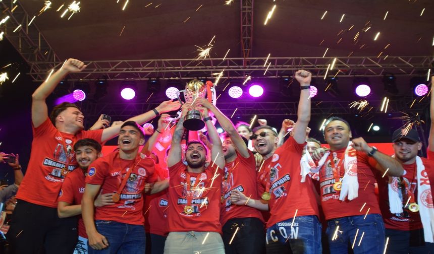 TFF 2. Lig'e Yükselen Petrolspor'dan Coşkulu Kutlama