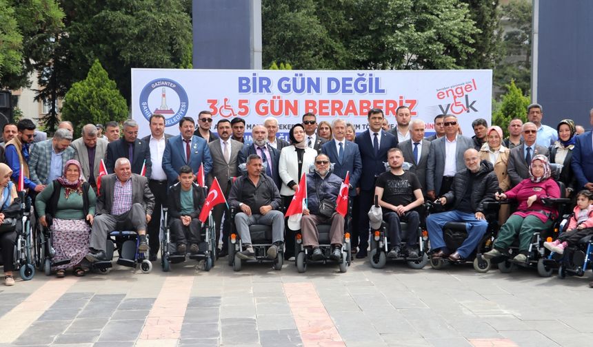 Gaziantep'te 103 engelliye tekerlekli sandalye hediye edildi
