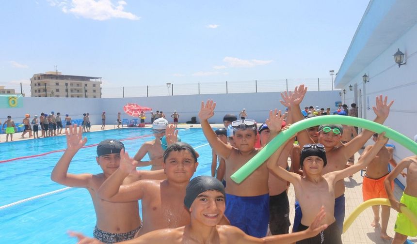 Kozluk'ta 1001 Çocuk GSB Yaz Kursları ile Yüzme Öğreniyor!