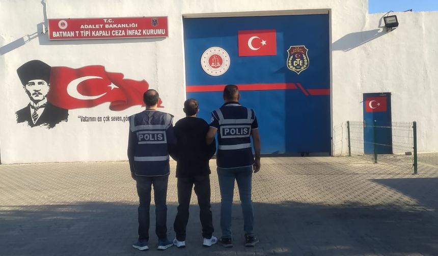 Siirt'te evin banyosundaki gizli bölmede saklanan firari hükümlü yakalandı