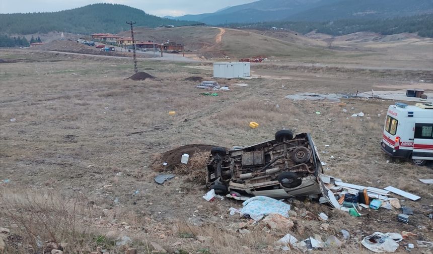 Gaziantep'te devrilen minibüste 1 kişi öldü, 3 kişi yaralandı