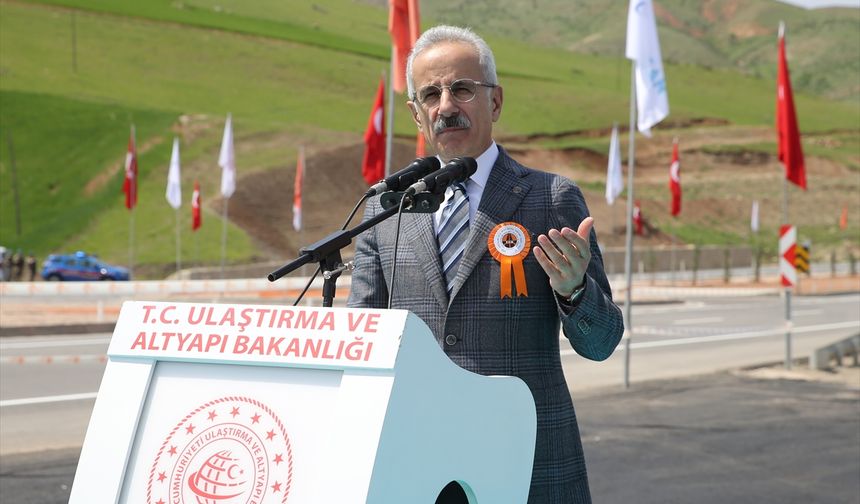 Bakan Uraloğlu, Siirt-Kurtalan Yolu ve Siirt Havaalanı Bağlantı Yolu Açılış Töreni'nde konuştu: