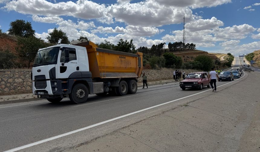 Adıyaman'da kamyonla çarpışan otomobilin sürücüsü öldü