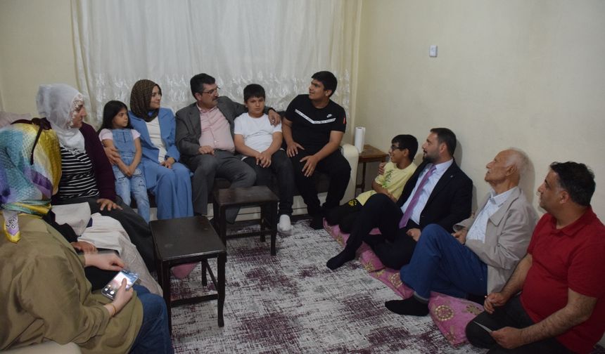 AK Parti Batman Milletvekili Nasıroğlu Evlere Ziyarette Bulundu