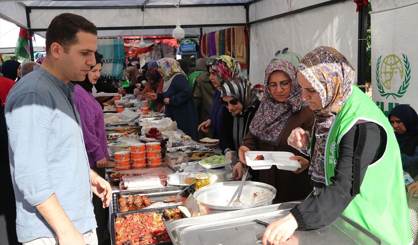 Batman'da sivil toplum kuruluşları Gazze yararına kermes düzenledi