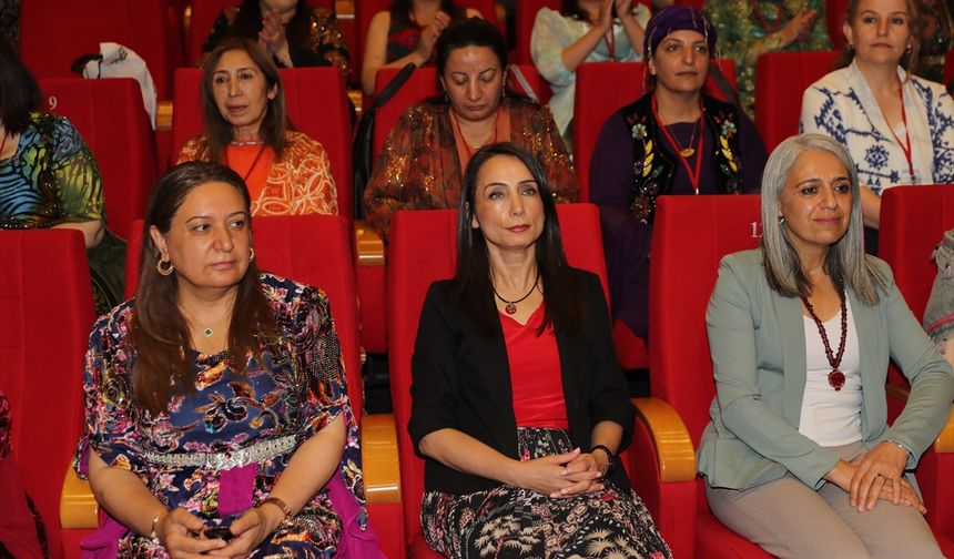 DEM Parti Eş Genel Başkanı Hatimoğulları, Diyarbakır'da "Demokratik Yerel Yönetimler Kadın Toplantısı"nda konuştu: